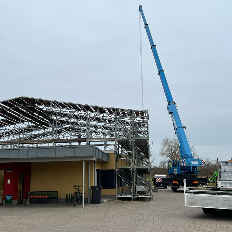 Schwan-Geruestbau-Referenzen-Wetterschutzdach-Perleberg-2 (1)